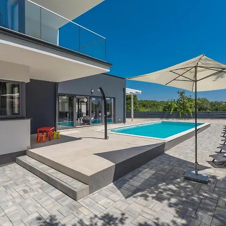 Luna Villa